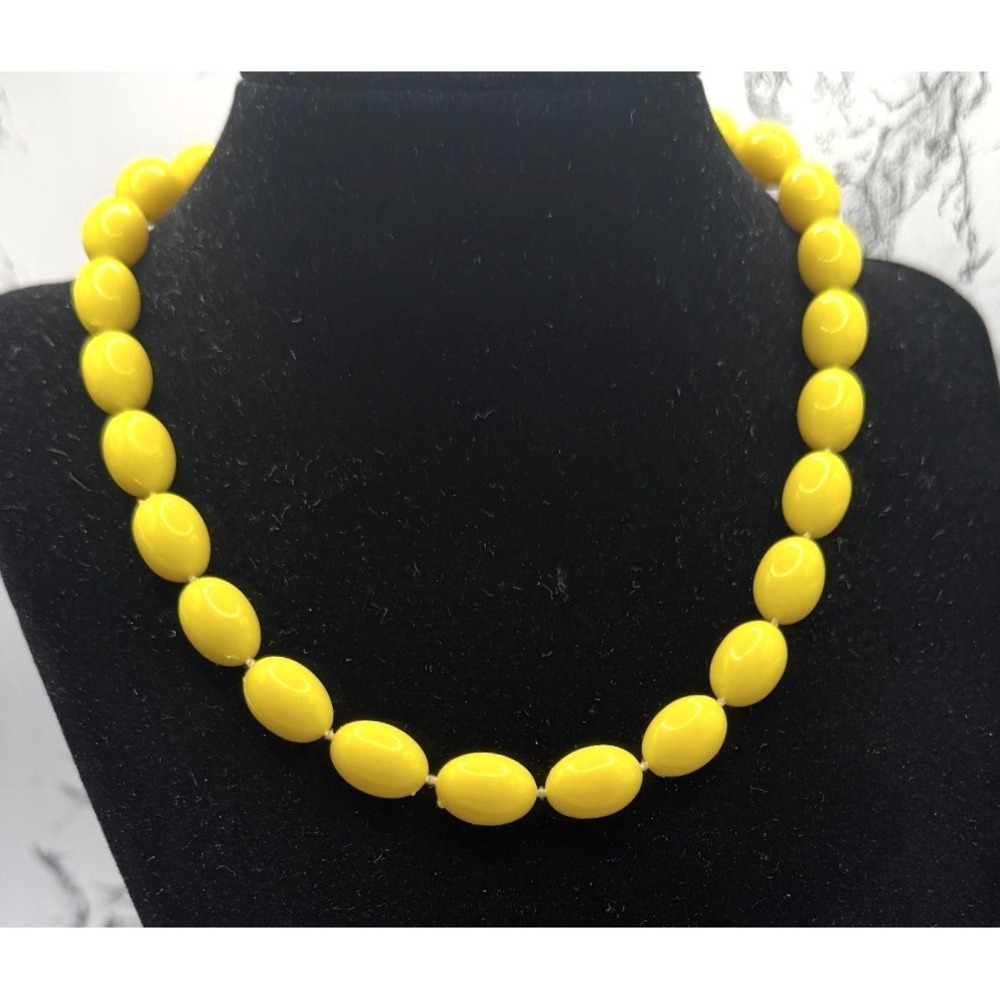 Vintage Yellow‎ Beaded Necklace Hand Knotted 9.5mm Adjustable